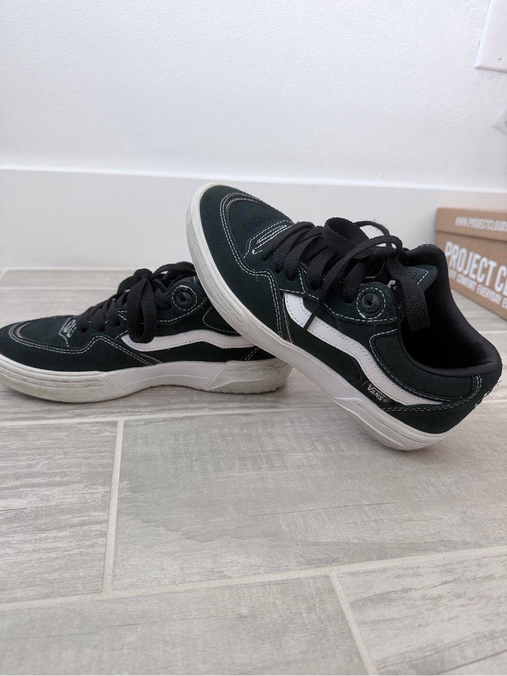 Vans boys dark green/White Skate Sneakers